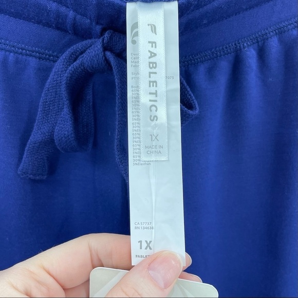 NWT Fabletics 1X (16-18) Daria Jogger Pants Navy - Picture 8 of 12